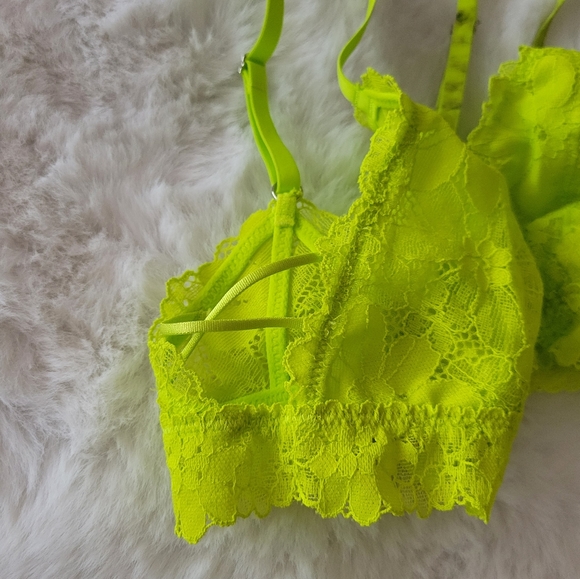 💚AERIE REBEL LACE TRIANGLE BRALETTE SIZE XS - Picture 6 of 9